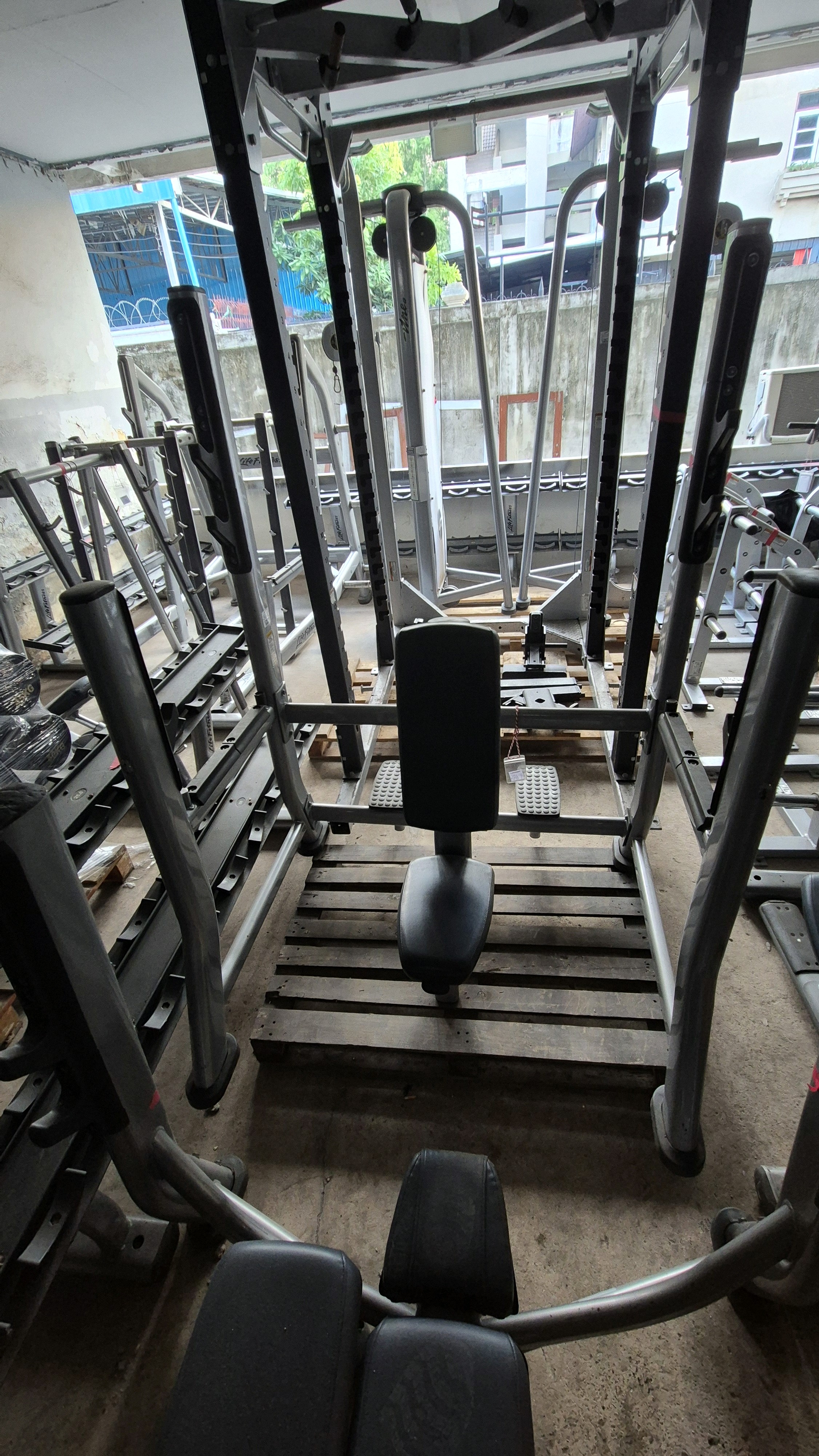 Life Fitness Signature Olympic Military Bench 2